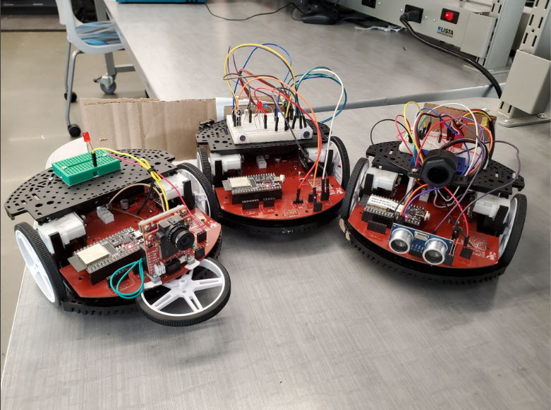 3 Robots in a group
